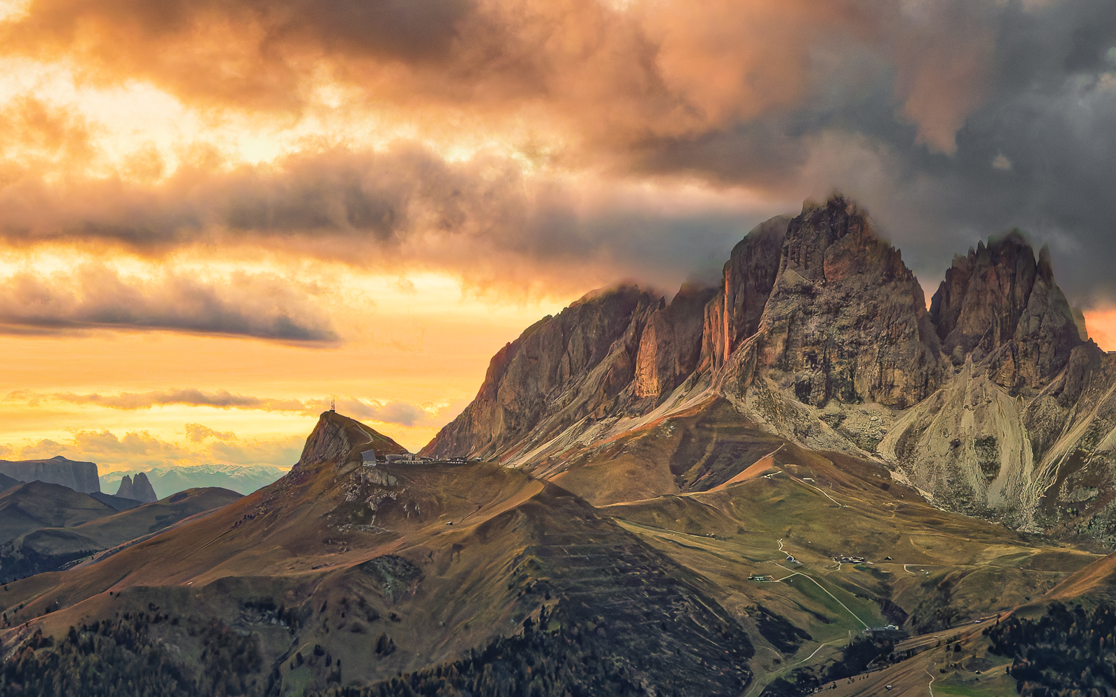 Gruppo del Sassolungo, Dolomites, Italy